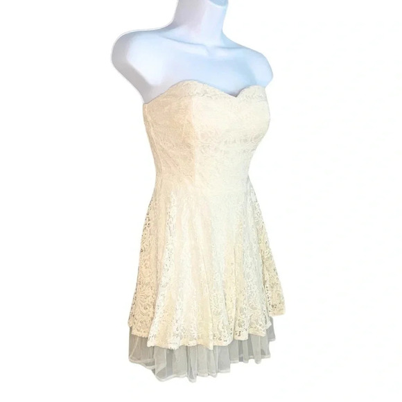 Papaya Cream Lace Strapless Dress - Size S - Elegant Fit and Flare Mini Dress - Picture 1 of 7